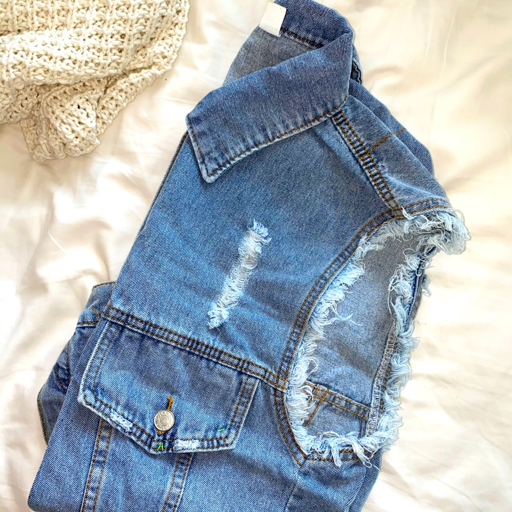 Distressed Jean Jacket🙌🏽